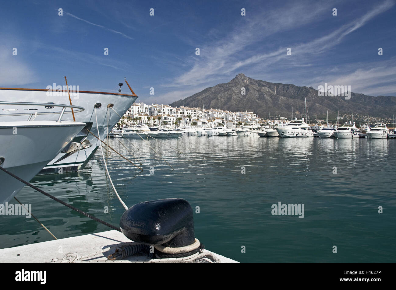 Spagna, provincia di Malaga, Andalusia, Marbella e Puerto Banus, yacht harbour, La Concha, Foto Stock