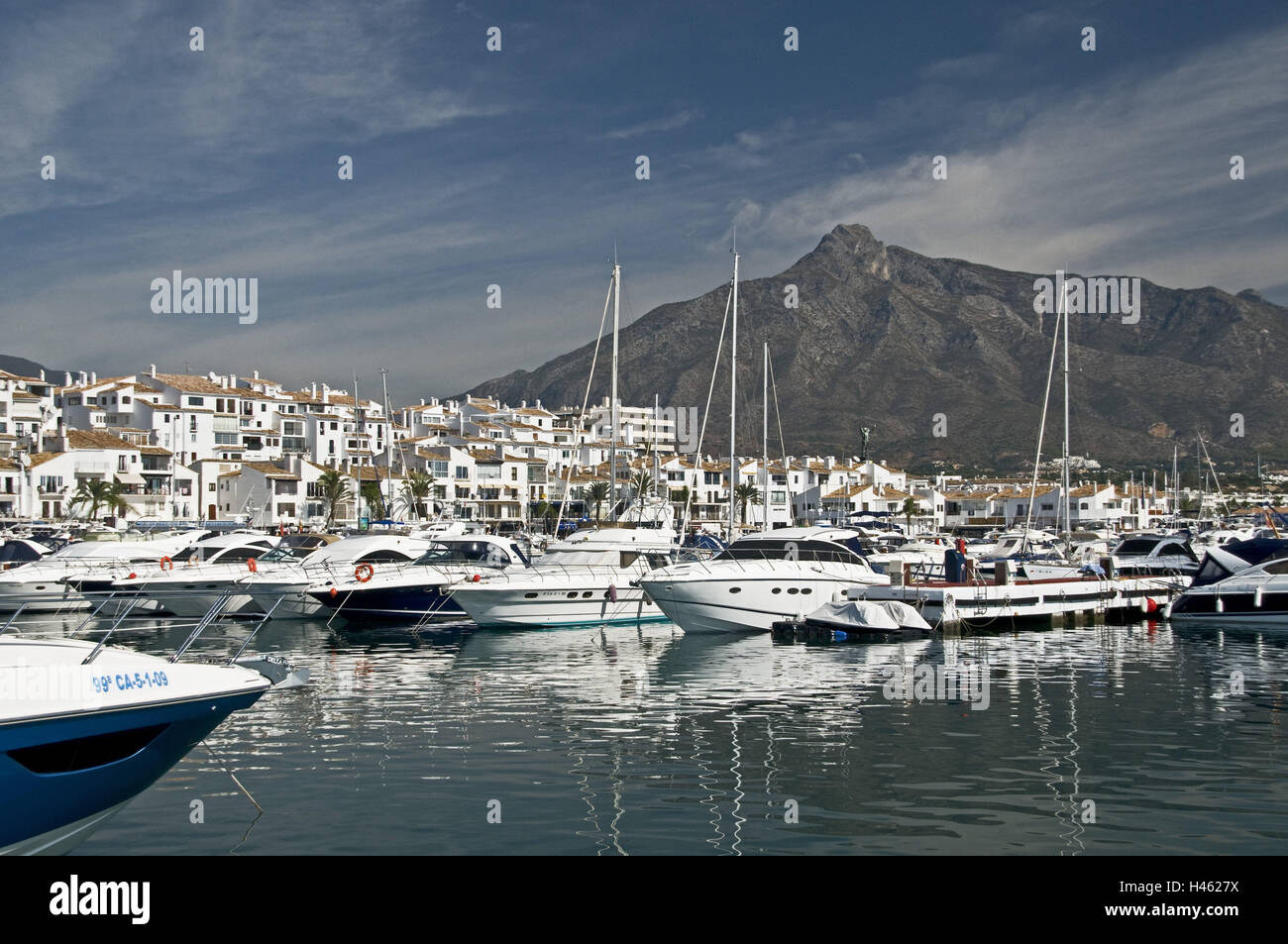 Spagna, provincia di Malaga, Andalusia, Marbella e Puerto Banus, porto, yacht, La Concha, Foto Stock