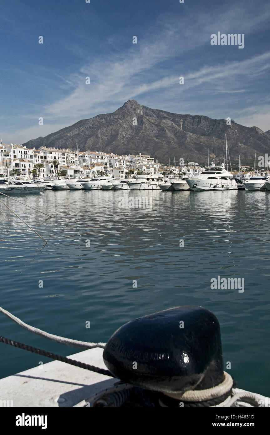 Spagna, provincia di Malaga, Andalusia, Marbella e Puerto Banus, yacht harbour, La Concha, Foto Stock