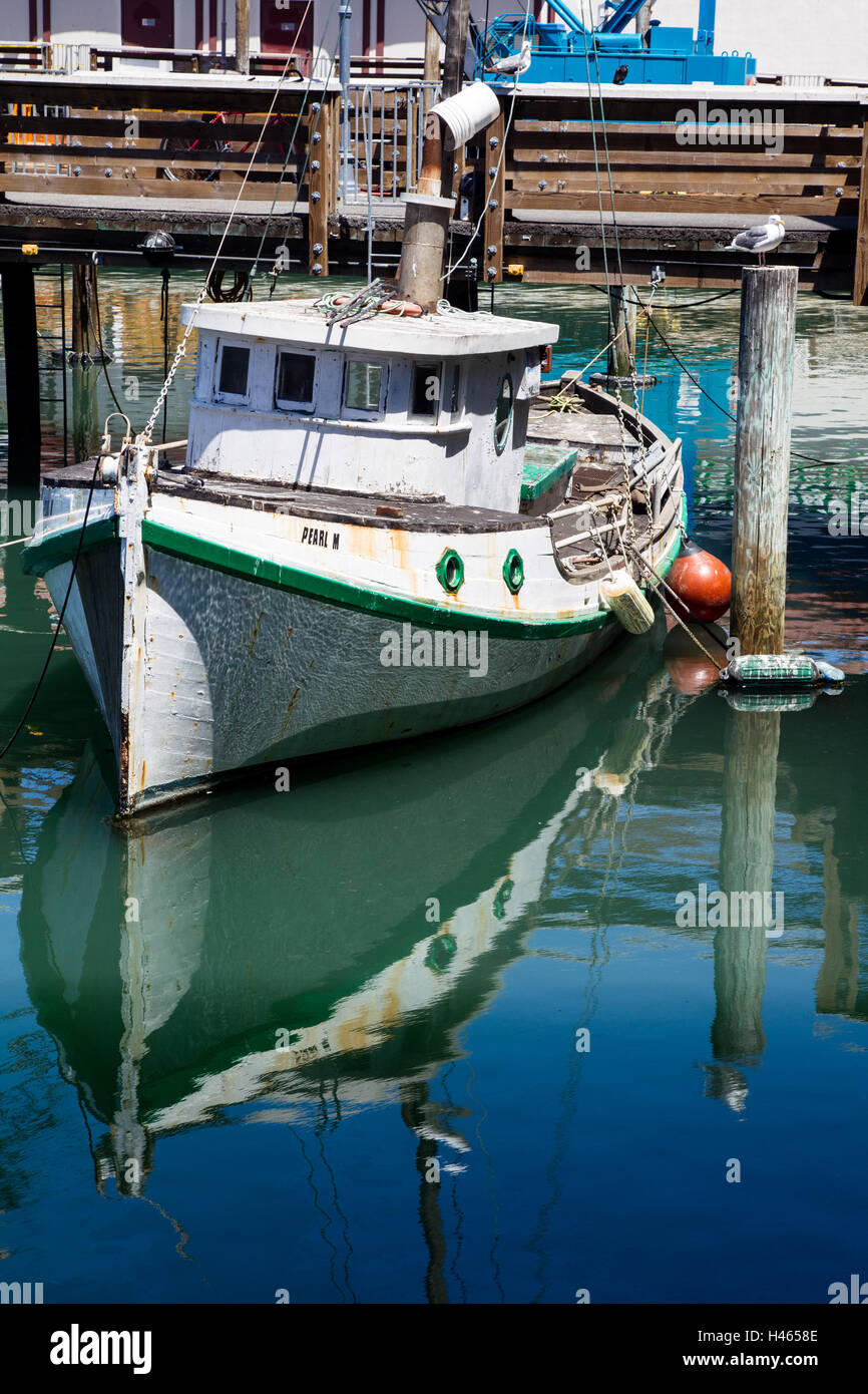 Barca da pesca nel porto di Fishermans Wharf di San Francisco, California, Stati Uniti d'America. Foto Stock