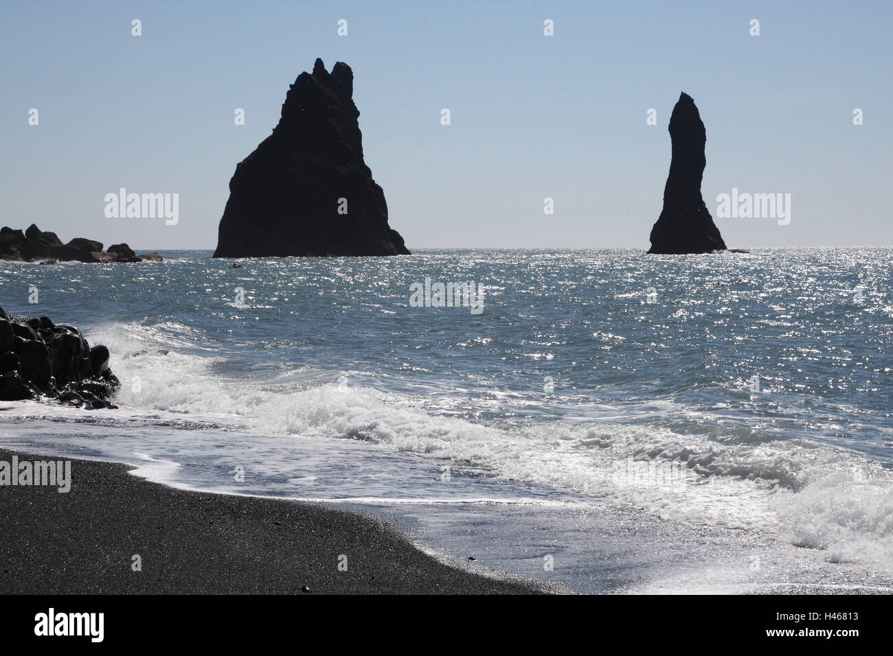 Rocce, mare, vicino Vik, Islanda, Foto Stock