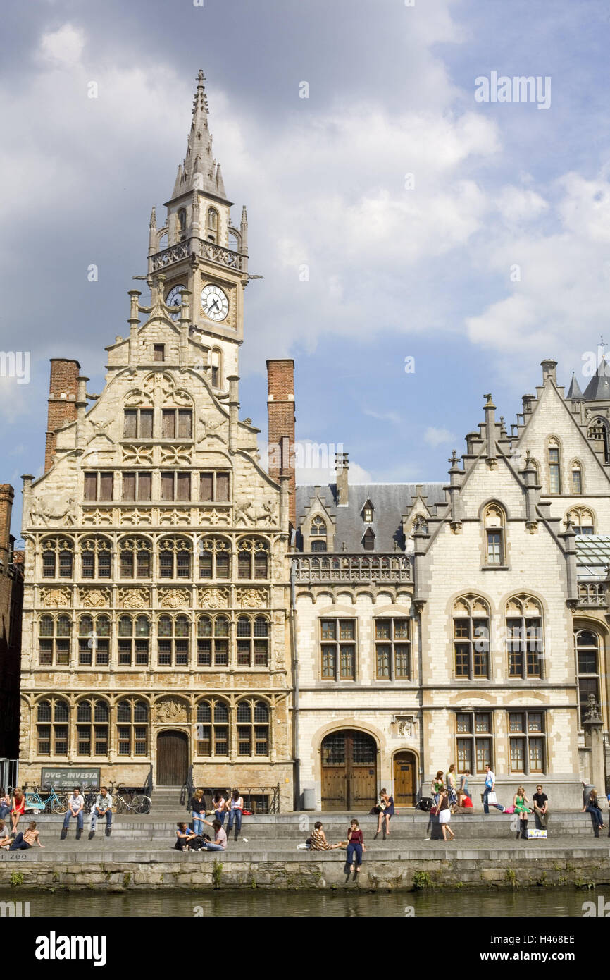 Belgio, Fiandre, Gand, canal, banca promenade, turisti, facciate di case, torre, città, edificio, case, storicamente, palazzi, architettura, persona, turismo, esterno, canal, Graslei, guild houses, post, torre postale, acqua, Foto Stock