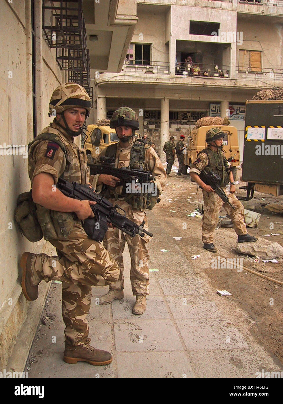 Il 13 aprile 2003 soldati britannici di irlandese Guardie di Bassora, in Iraq. Foto Stock