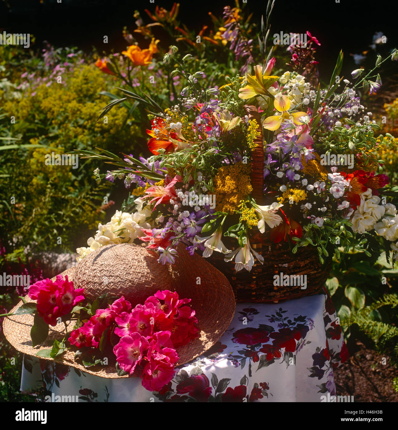 Sunhats coperto di fiori Foto Stock