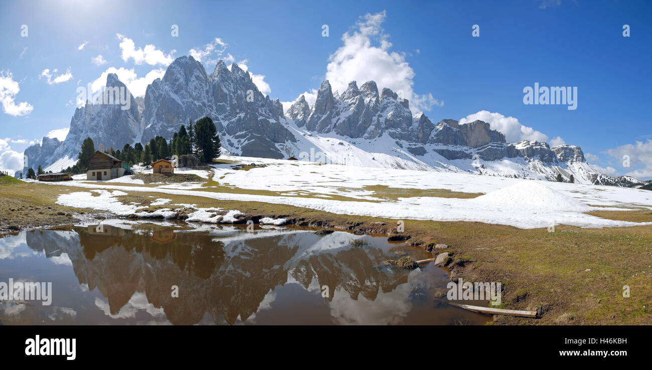 L'Italia, Alto Adige, Dolomiti, Geislergruppe (Gruppo delle Odle) montagne, Gschnagenhardt alpi, Villnösstal, panorama, Foto Stock