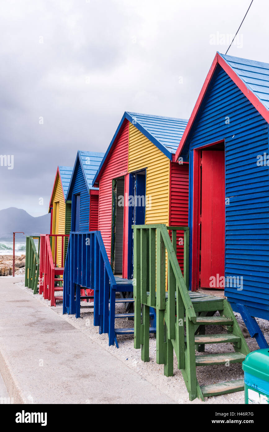 Colorato di spogliatoi, Muizenberg, Cape Town, Sud Africa Foto Stock