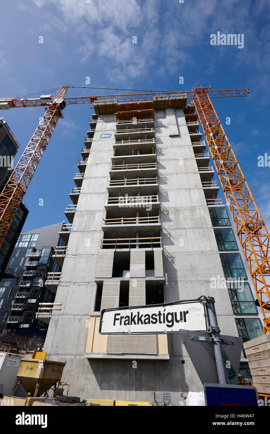 Nuovi edifici di appartamenti in costruzione in frakkastigur saebraut reykjavik Islanda Foto Stock