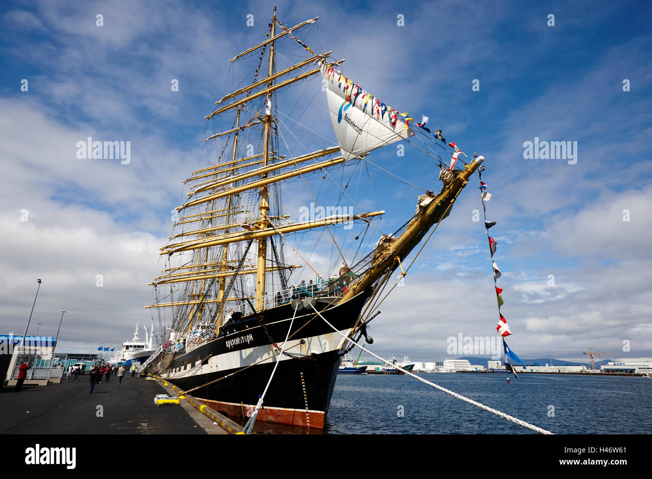 Il russo quattro masted barque sail training Kruzenshtern nave in porto Foto Stock