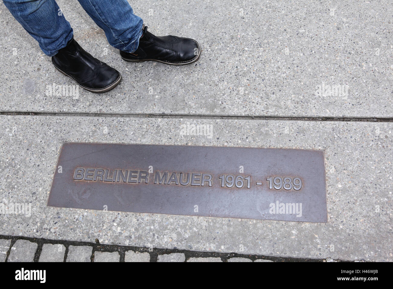 Berlino, spazio di fronte al Reichstag, tabella commemorativa muro di Berlino Foto Stock