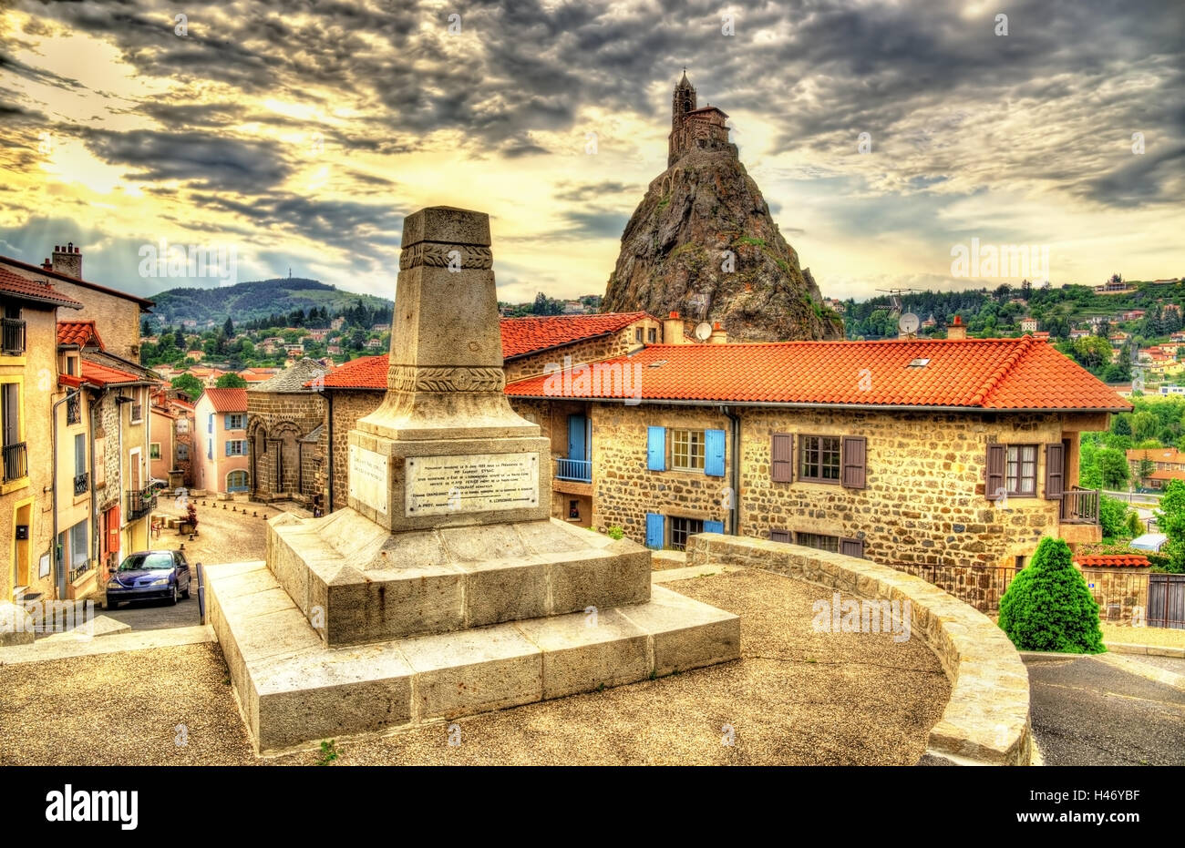 Monumento di guerra a Le Puy-en-Velay, Auvergne, Francia Foto Stock