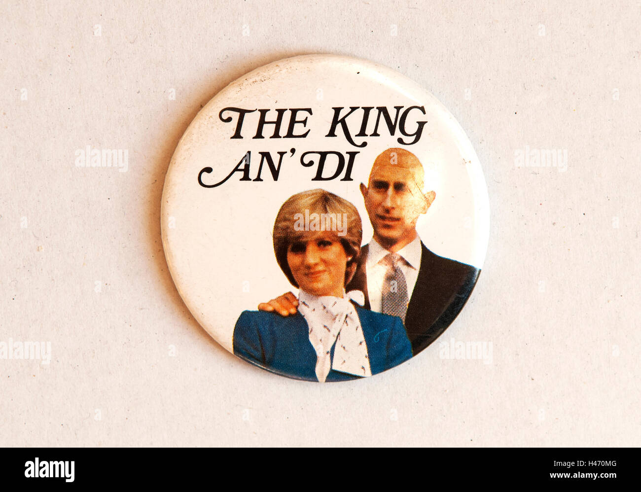 Il principe Carlo e Diana royal wedding souvenir il pulsante pin badge il re una di Prince Charles e Lady Diana Spencer ha avuto luogo il mercoledì 29 luglio 1981 degli anni ottanta UK HOMER SYKES Foto Stock