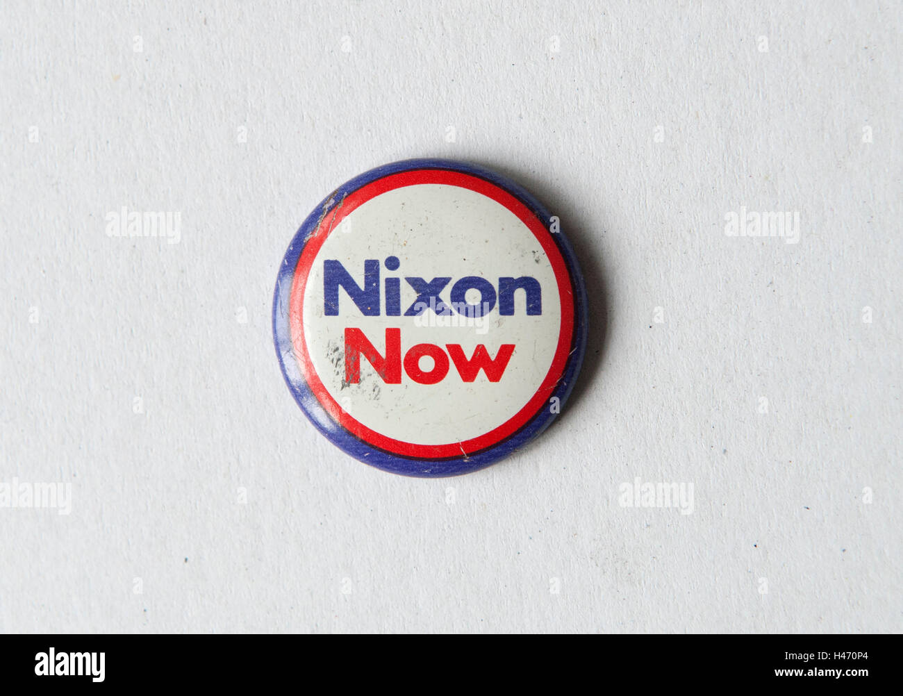 Nixon Now spilla il distintivo del pulsante. Richard Nixon campagna elettorale presidenziale repubblicana 1972 Stati Uniti 1970s US HOMER SYKES Foto Stock