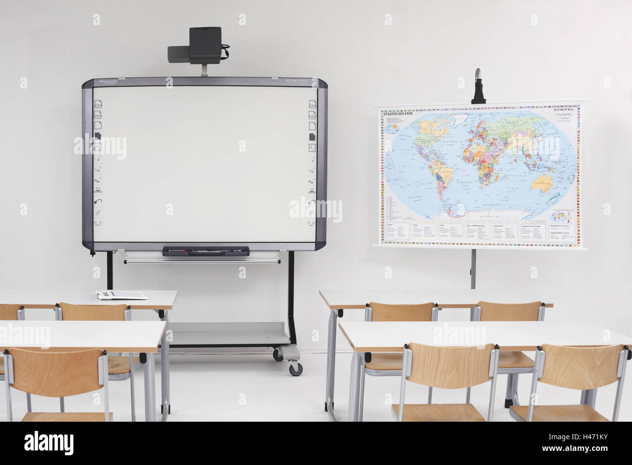 Aula vuota, whiteboard Foto Stock