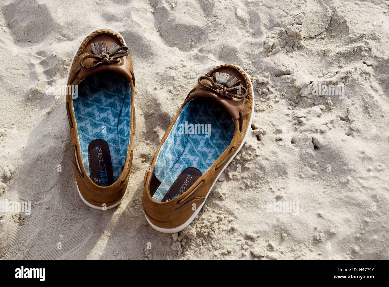 Scarpe sulla spiaggia, Foto Stock