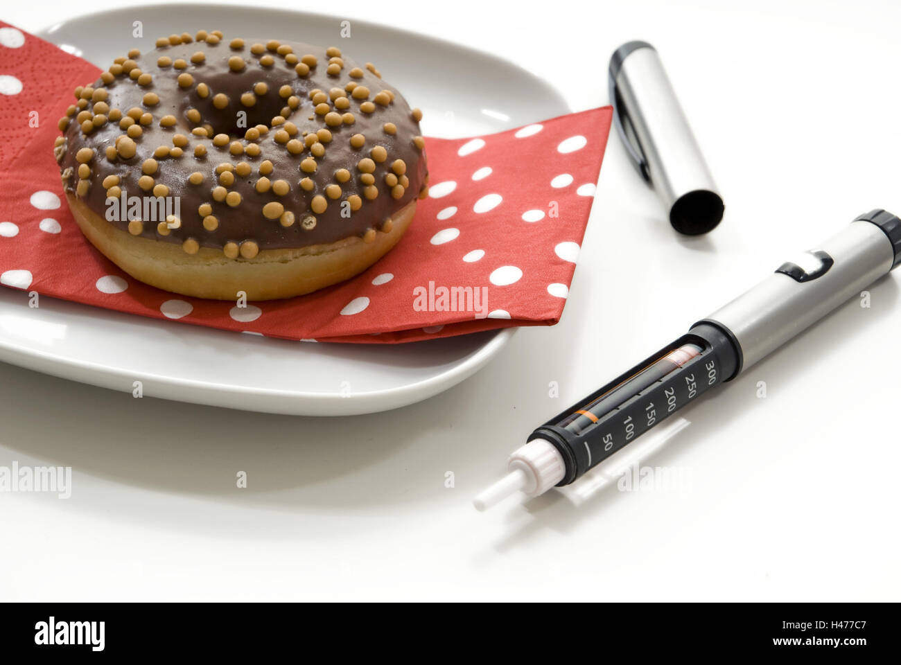 Ciambella su una piastra, Insulin-Pen, Foto Stock