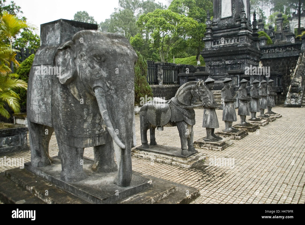 Il Vietnam, Gee, King's tombe, tomba 'Lang Khai Dinh', XII re della dinastia Nguyen, cortile principale, statue, Foto Stock
