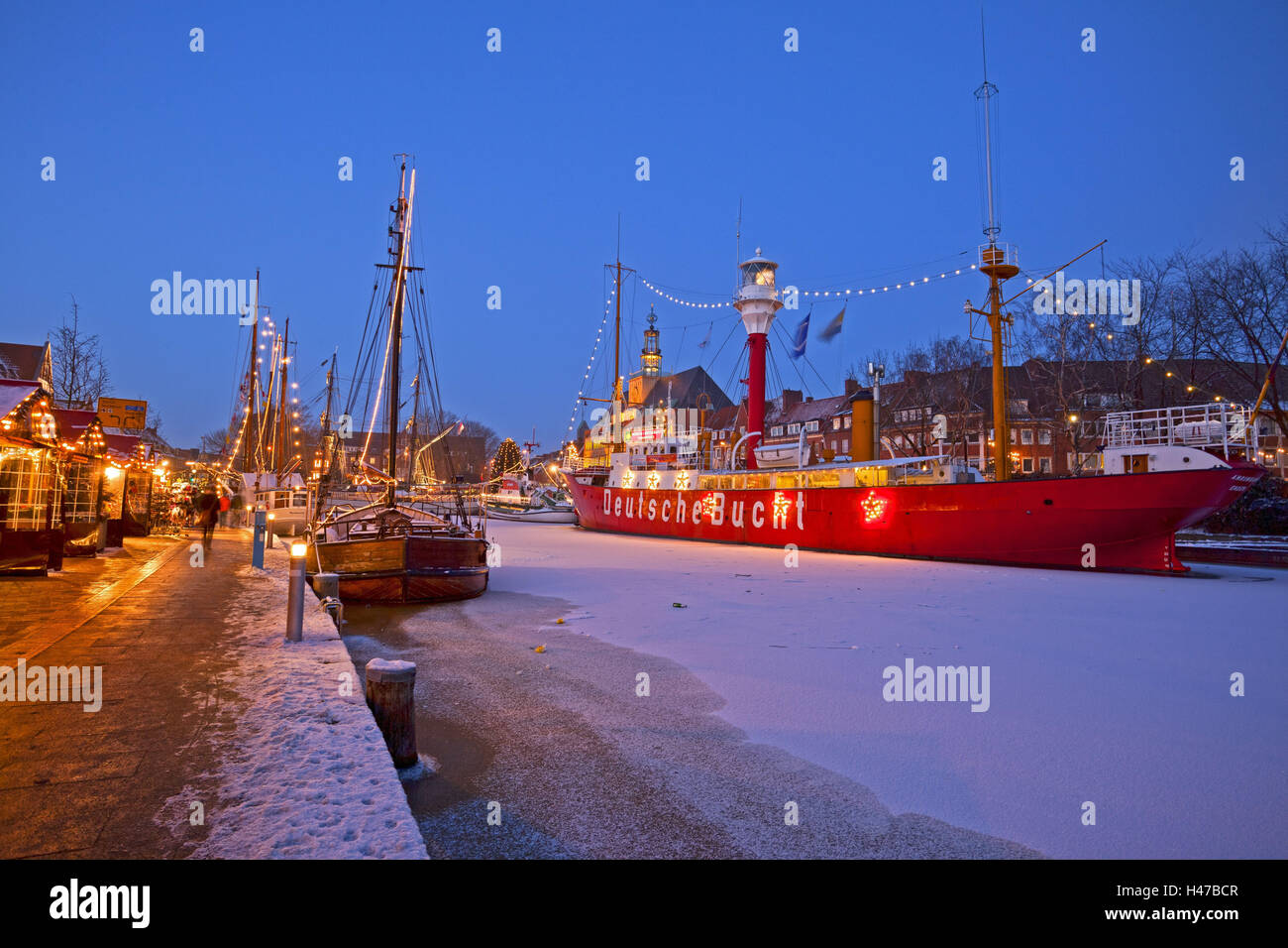 Christmassy umore nel porto di Emden, Foto Stock