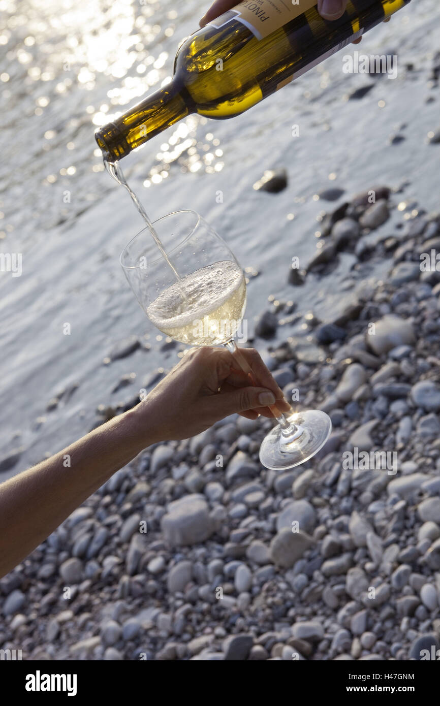 Donna, bicchiere di vino, azienda, uomo, vino, versando, Foto Stock