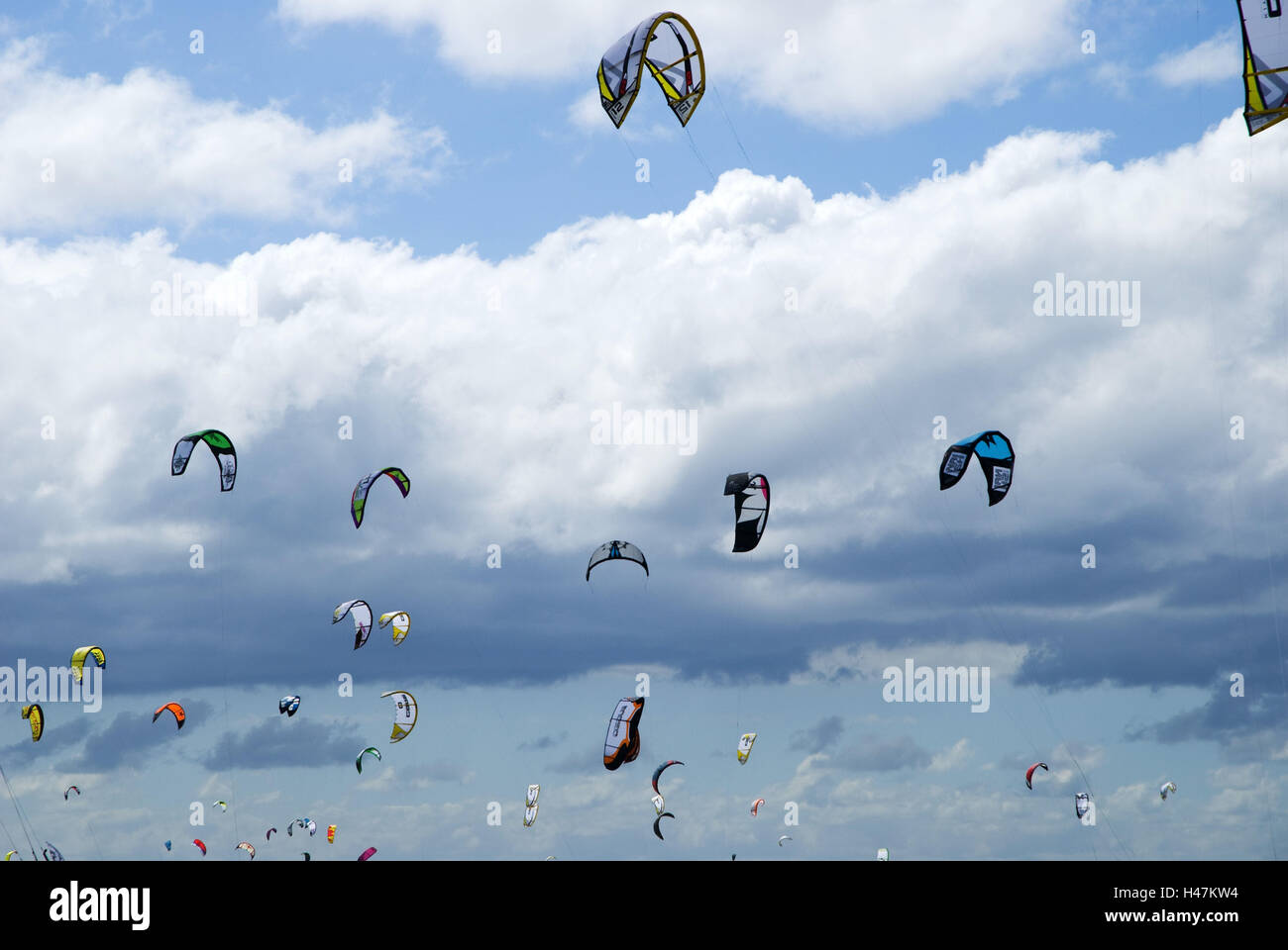Kitesurfer sul pezzo di spiaggia Peter Ording, Foto Stock