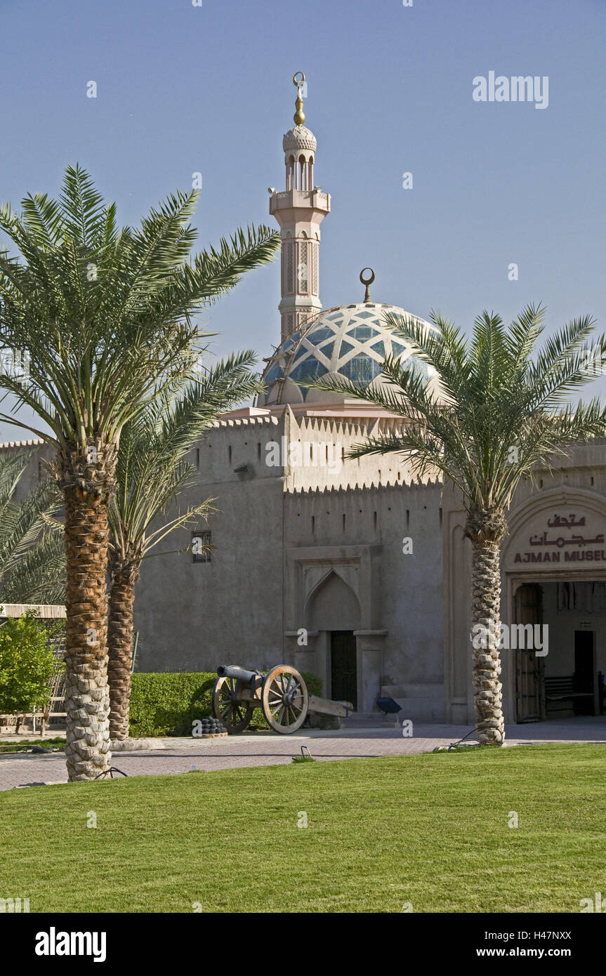 VAE, Ajman, old fort, 18. Cento., input, moschea, palme, Foto Stock