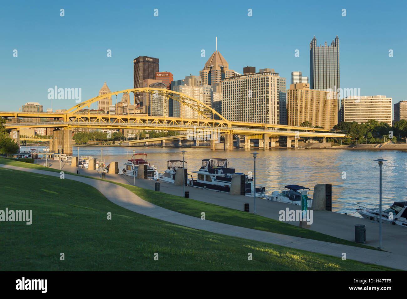 La North Shore di Riverfront Park ALLEGHENY RIVER skyline del centro Pittsburgh Pennsylvania USA Foto Stock