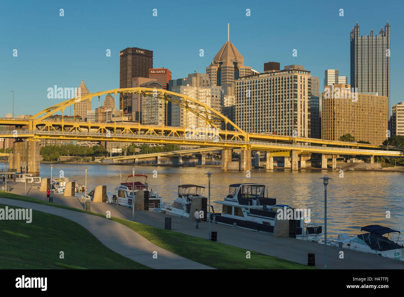 La North Shore di Riverfront Park ALLEGHENY RIVER skyline del centro Pittsburgh Pennsylvania USA Foto Stock