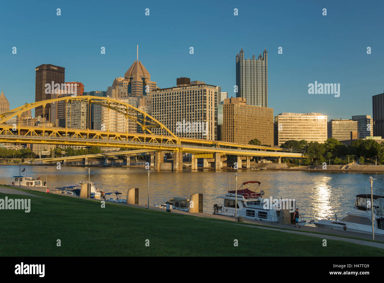 La North Shore di Riverfront Park ALLEGHENY RIVER skyline del centro Pittsburgh Pennsylvania USA Foto Stock