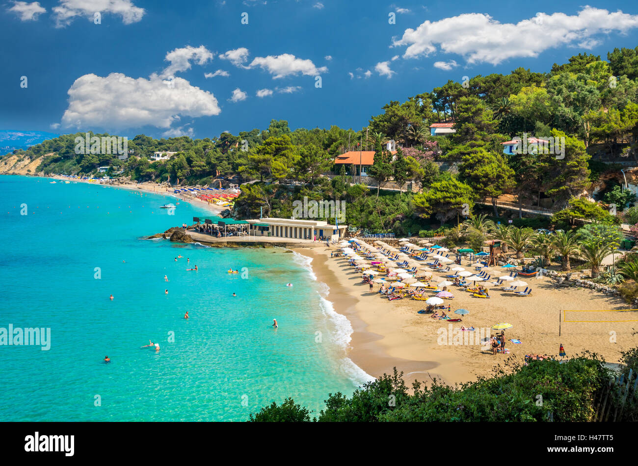 Platis Gialos e la spiaggia di Makris Gialos spiagge vicino a Lassi, Argostoli. L'isola di Cefalonia in Grecia. Foto Stock