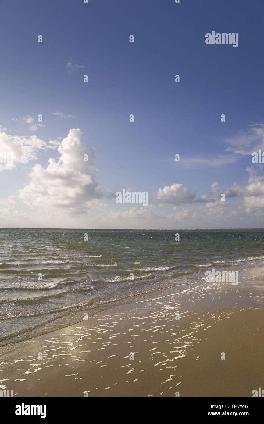Mare, spiaggia, cielo nuvoloso, Foto Stock
