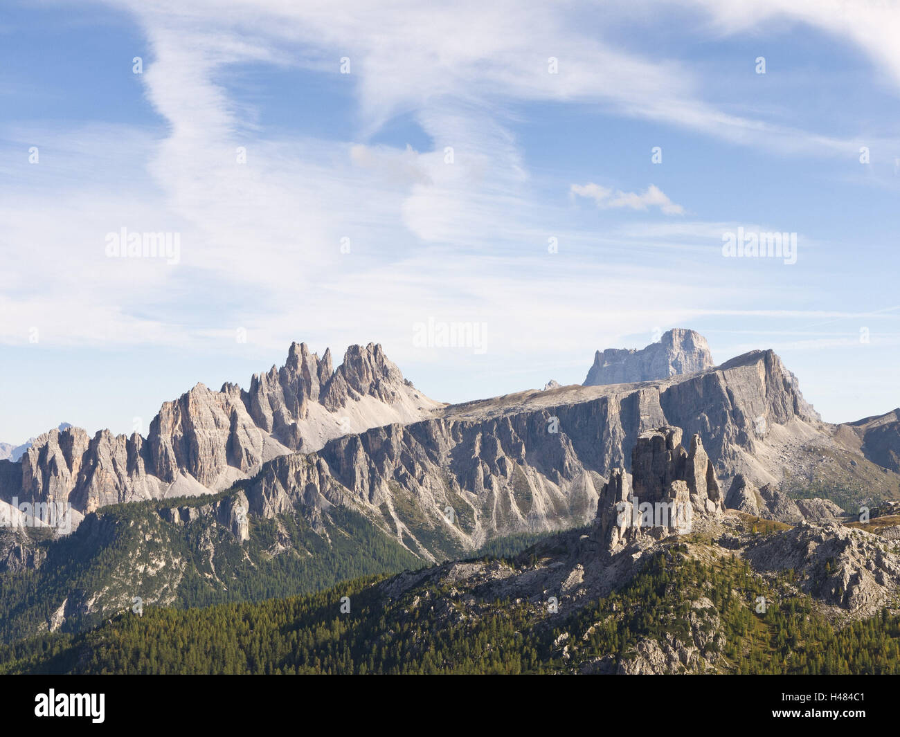 In Italia le Dolomiti, Passo Falzarego, Cinque Torre, Croda di Lago e Monte Pelmo, picchi di montagna, Foto Stock