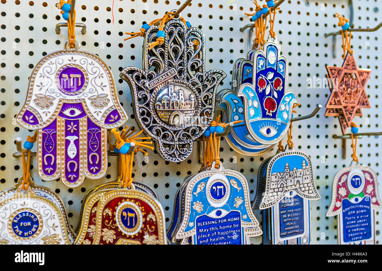La HAMSA o David star (Magen David) sono popolari negozio di souvenir in Israele e a Gerusalemme. Foto Stock