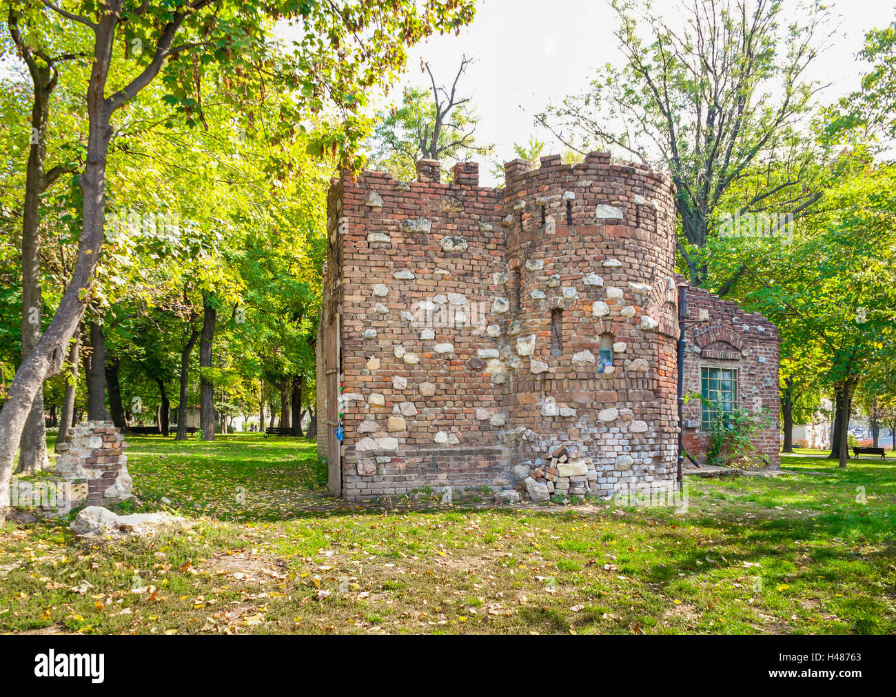Rovine del palazzo medievale nel Parco Kalemegdan a Belgrado in Serbia. Foto Stock