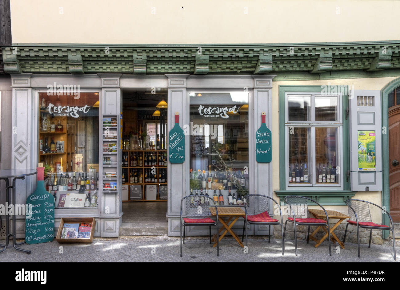 In Germania, in Turingia, Erfurt, house e negozio di vendita al dettaglio, street cafe Foto Stock