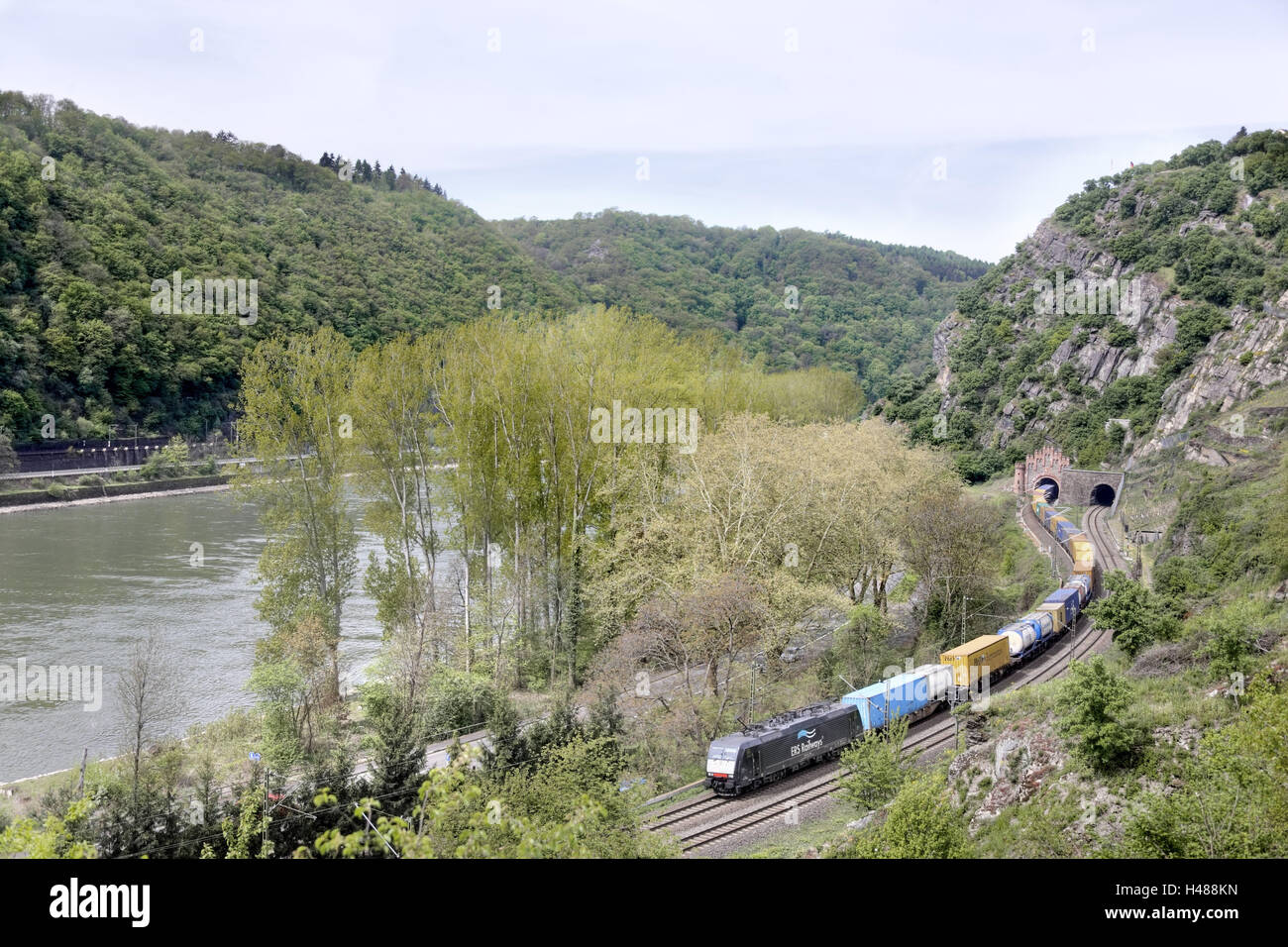 In Germania, in Renania Palatinato, Loreley, Reno, San Goarshausen, treno, tunnel, Foto Stock