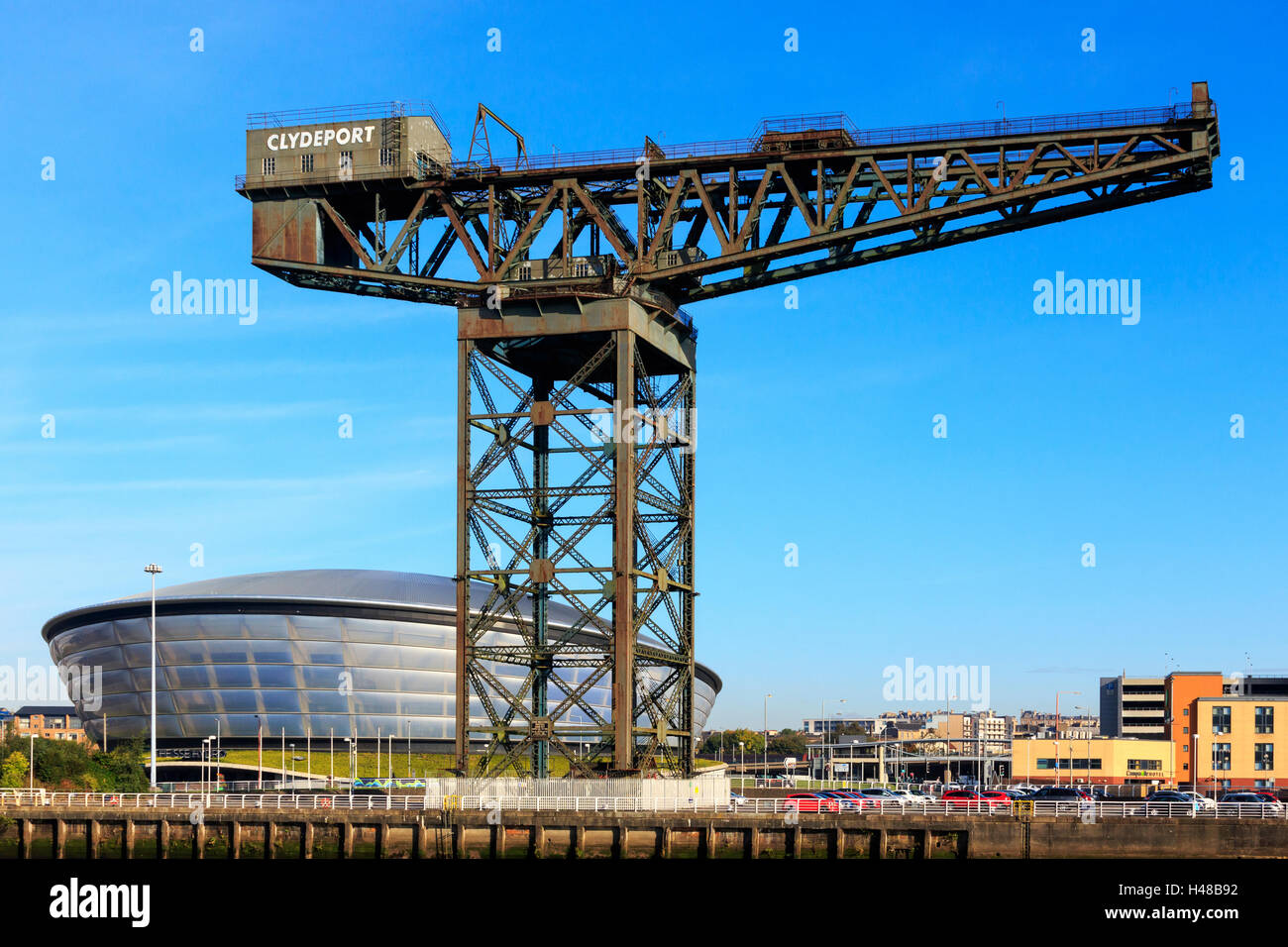 Anderston gru con la Hydro concert hall dietro, Anderston district, Glasgow, Scotland, Regno Unito Foto Stock