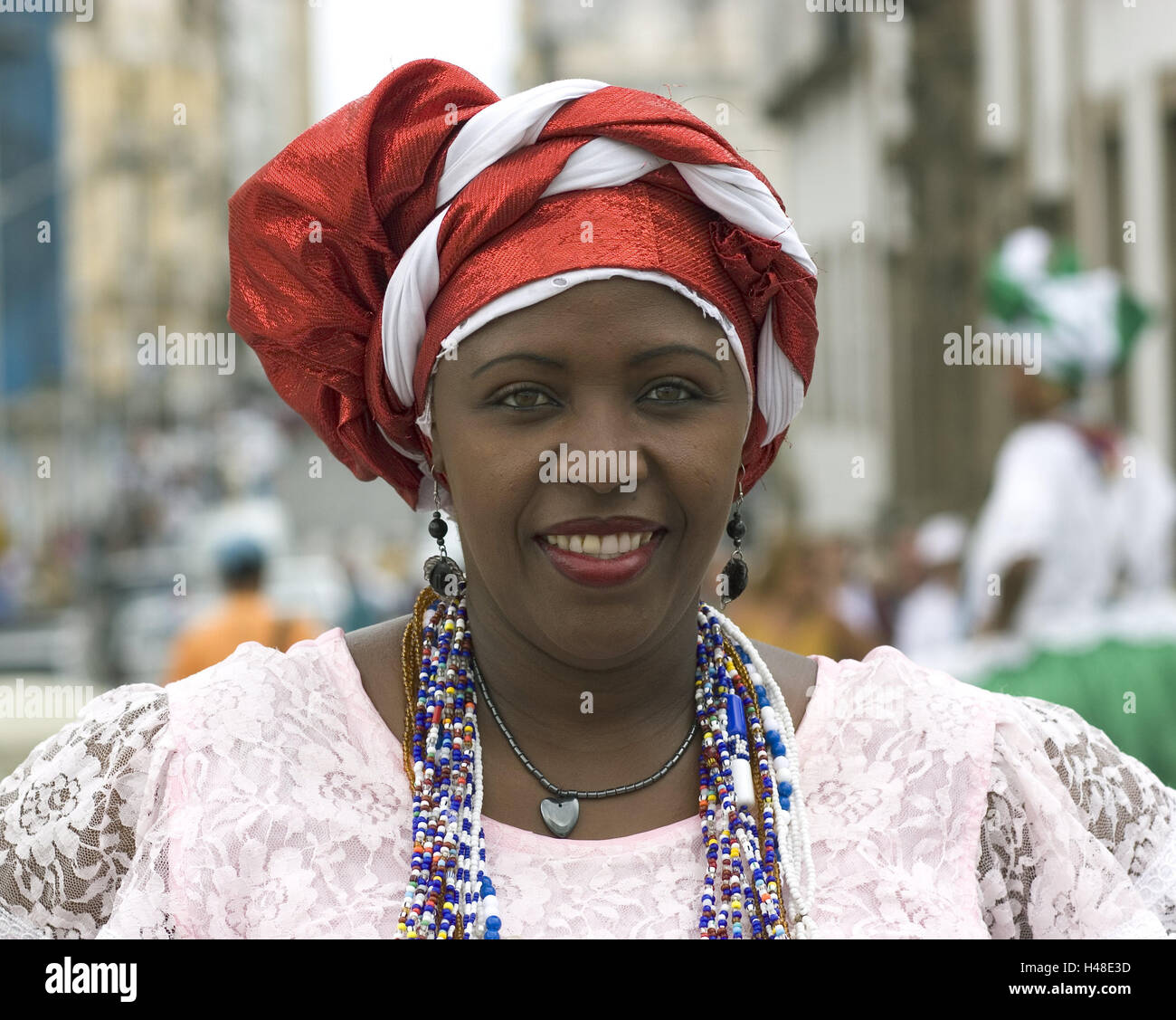 Il Brasile, Salvador, Bahia, donna abito di folklore, copricapo, ritratto, nessun modello di rilascio, Sud America, persona, non bianchi, la gente del posto, velo, abito, top abito, Baianakleidung, tradizioni, folklore, esterno, Foto Stock