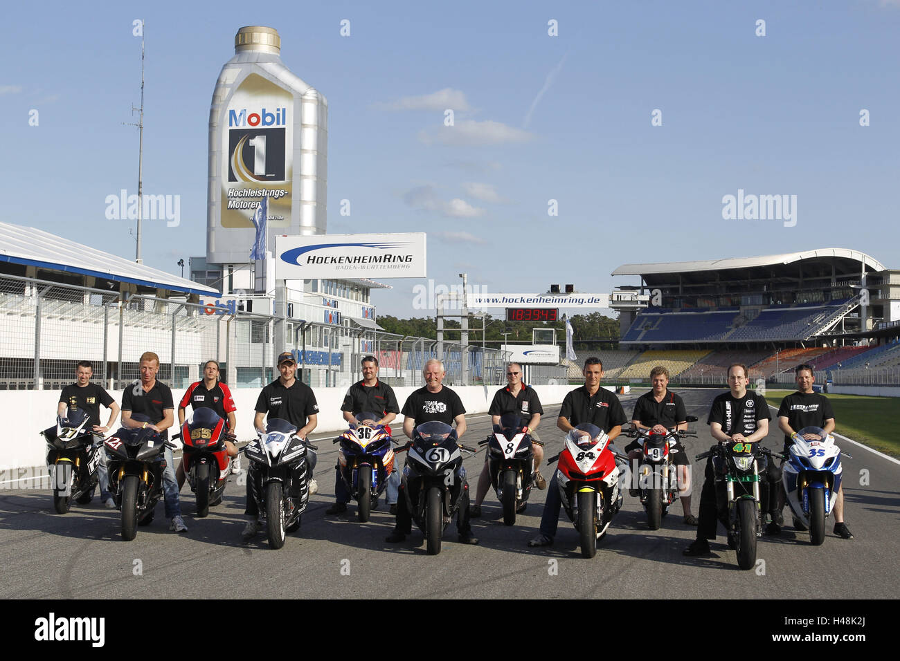 Motociclista squat home anello, Race Track, tuner Grand Prix, conducente prestazioni, destinazione linea diritta, Foto Stock