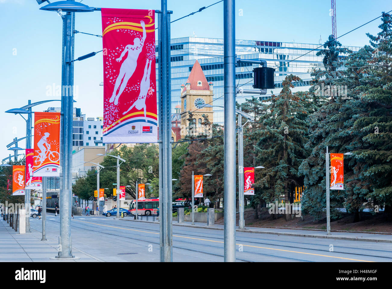 LRT via e lo sport banner a tema, Calgary, Alberta, Canada Foto Stock