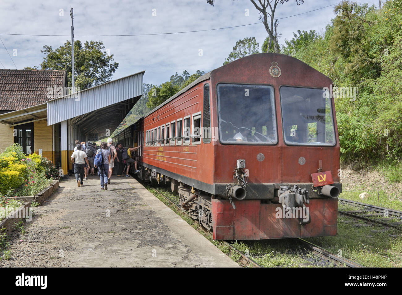 Sri Lanka, Ella, viaggiatori, stazione ferroviaria, il treno, Foto Stock