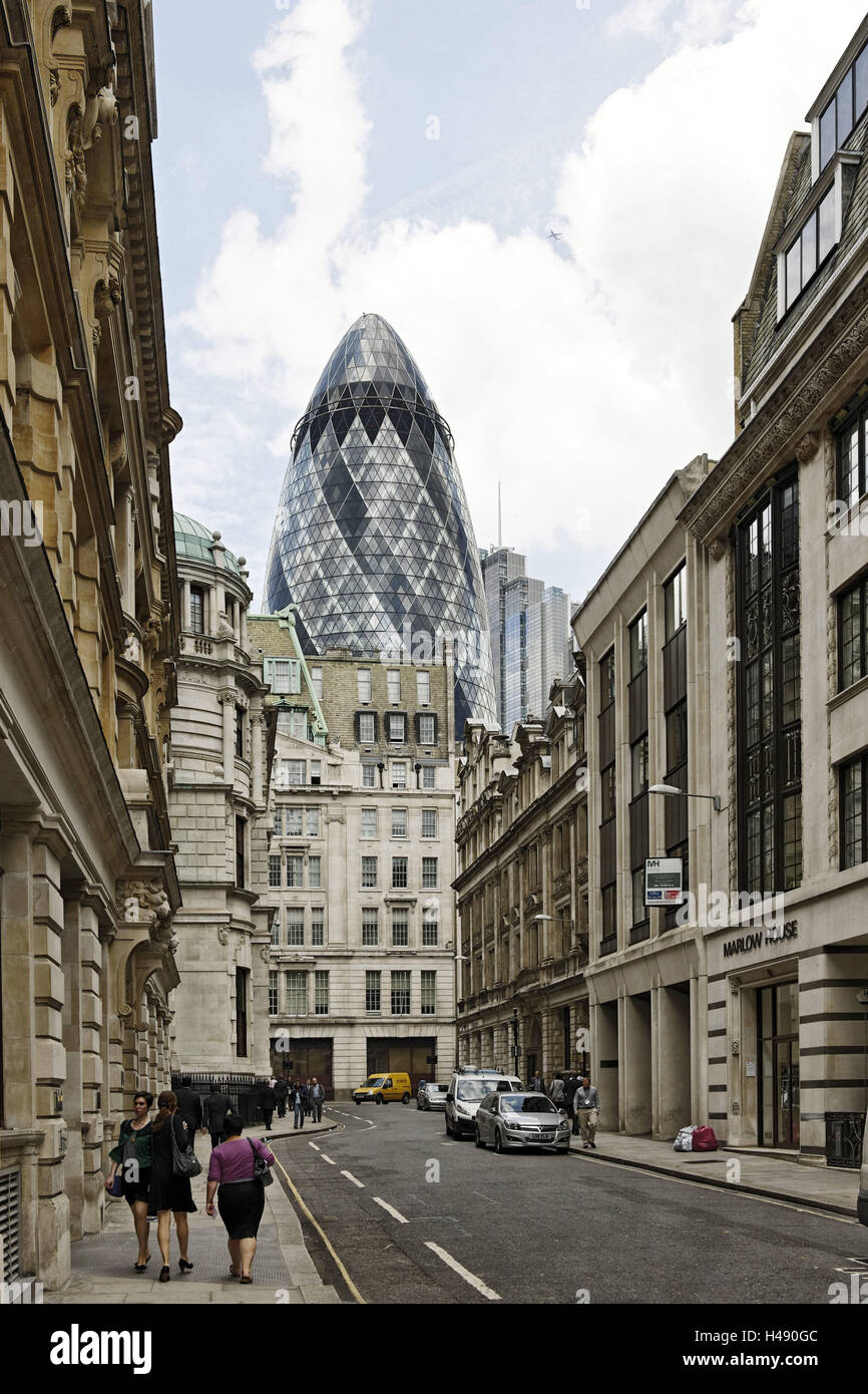 Mix di architettura moderna e architettura classica, Swiss Re Torre dall architetto Sir Norman Foster, Lloyd's Avenue, London, England, Regno Unito Foto Stock