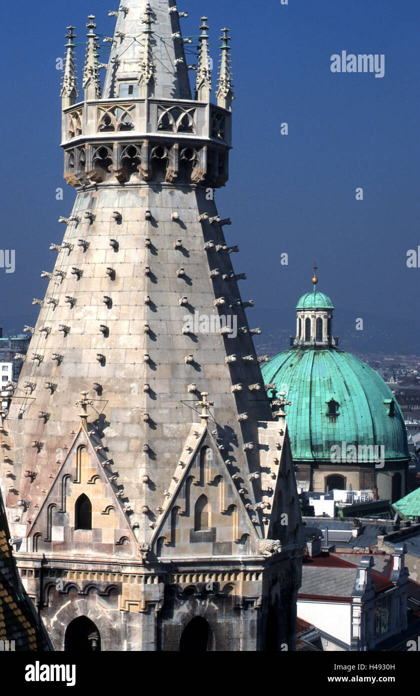 Austria, Vienna Stephansdom, vista dal belvedere sulla torre di Moro e la cupola di Pietro Chiesa, Foto Stock