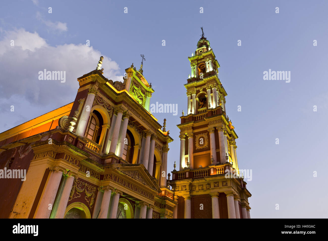 Argentina, provincia di Salta Salta, chiesa di San Franzisco, esterno, illuminateds,, chiesa, Steeple, religione, fede, crepuscolo, Foto Stock