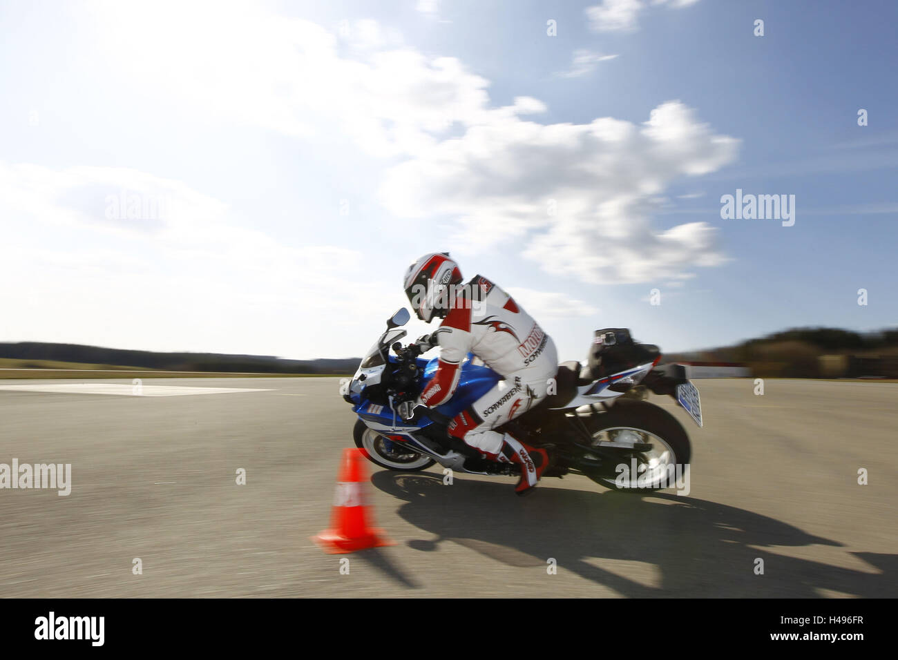 Motociclista, piegare, pilone, moto sportive Suzuki GSX R, Foto Stock
