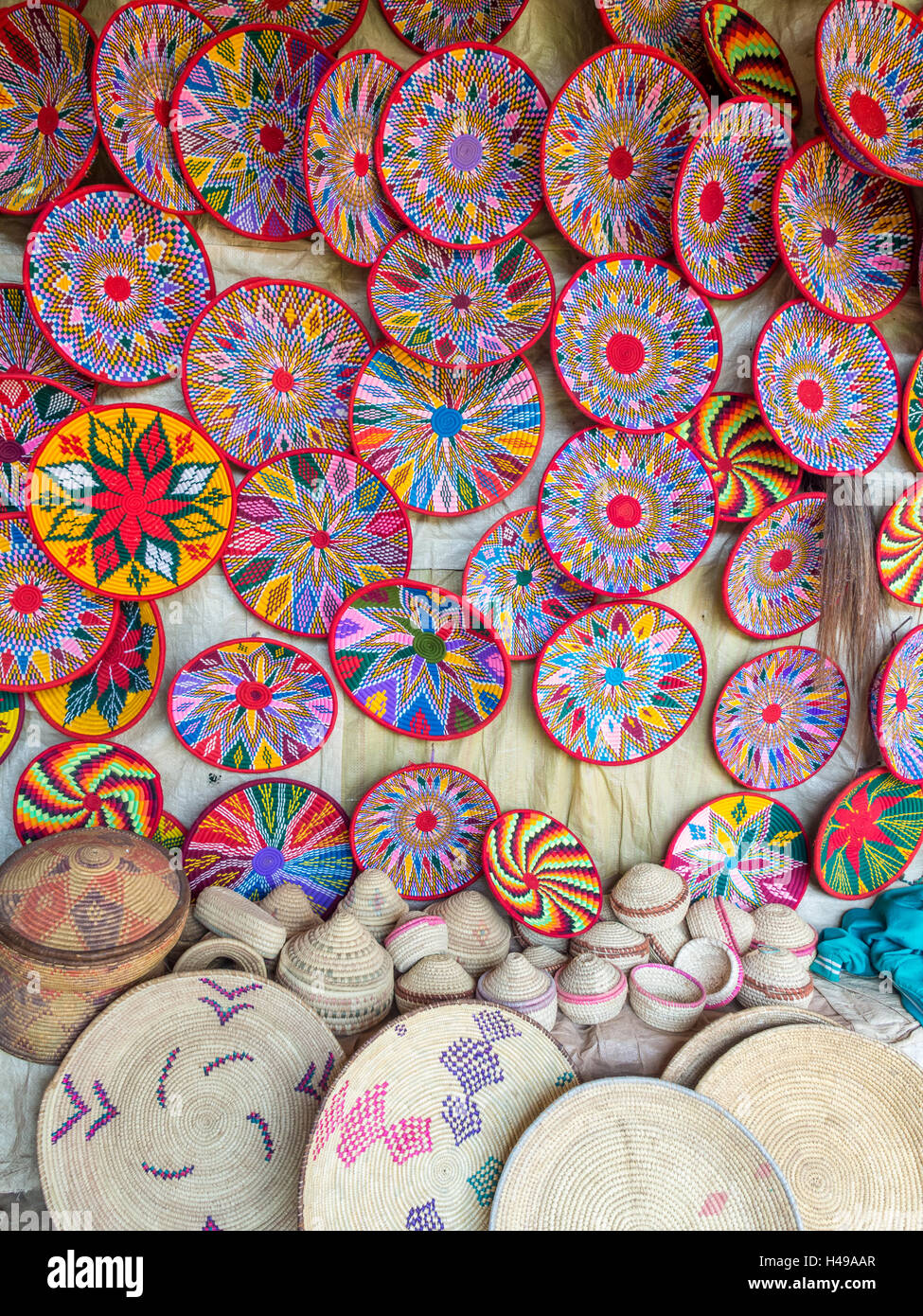 Etiope tradizionale a mano gli abissini ceste venduto in Axum, Etiopia. Foto Stock