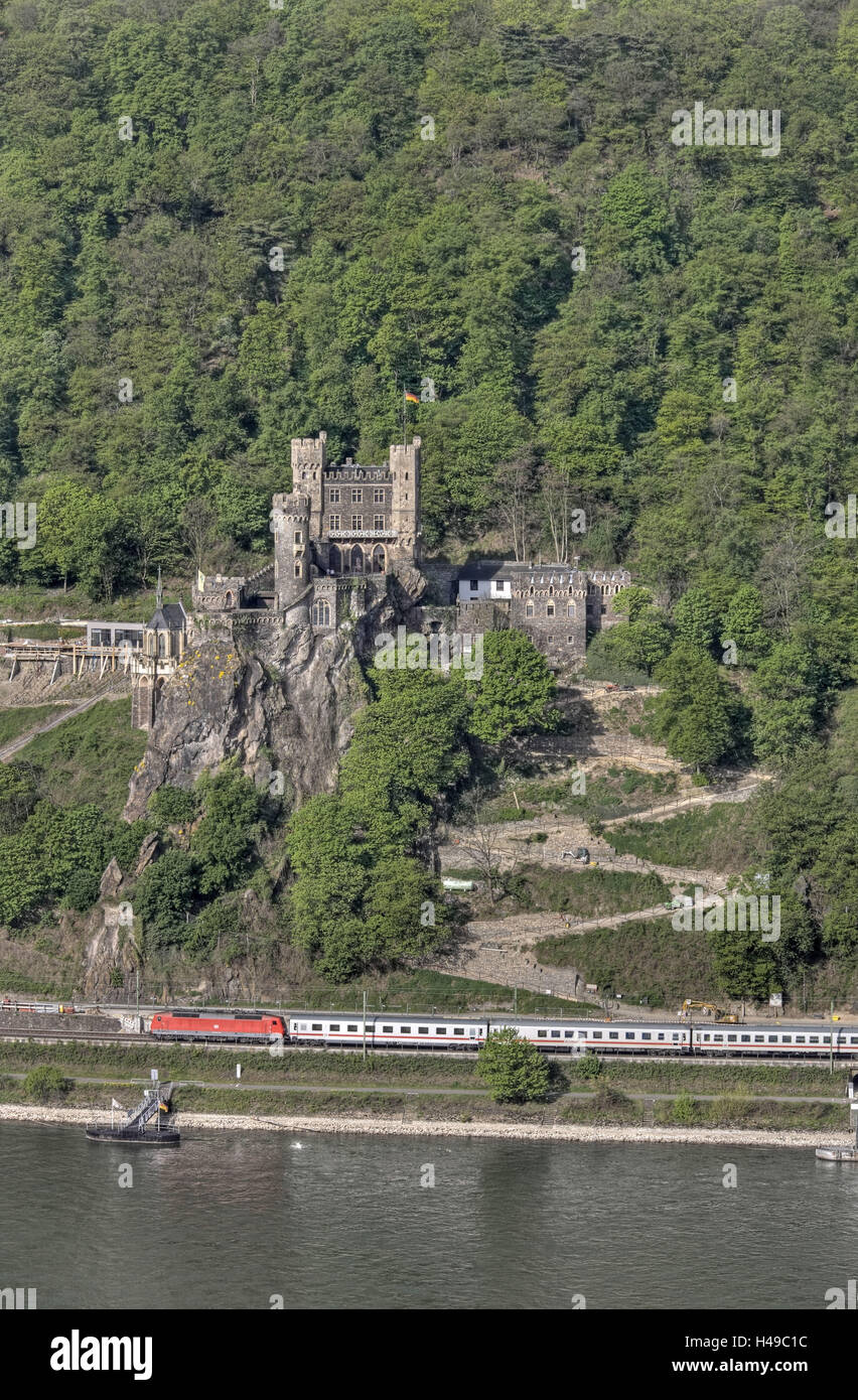 In Germania, in Renania Palatinato, Bingen, Reno, castello, treno, Foto Stock