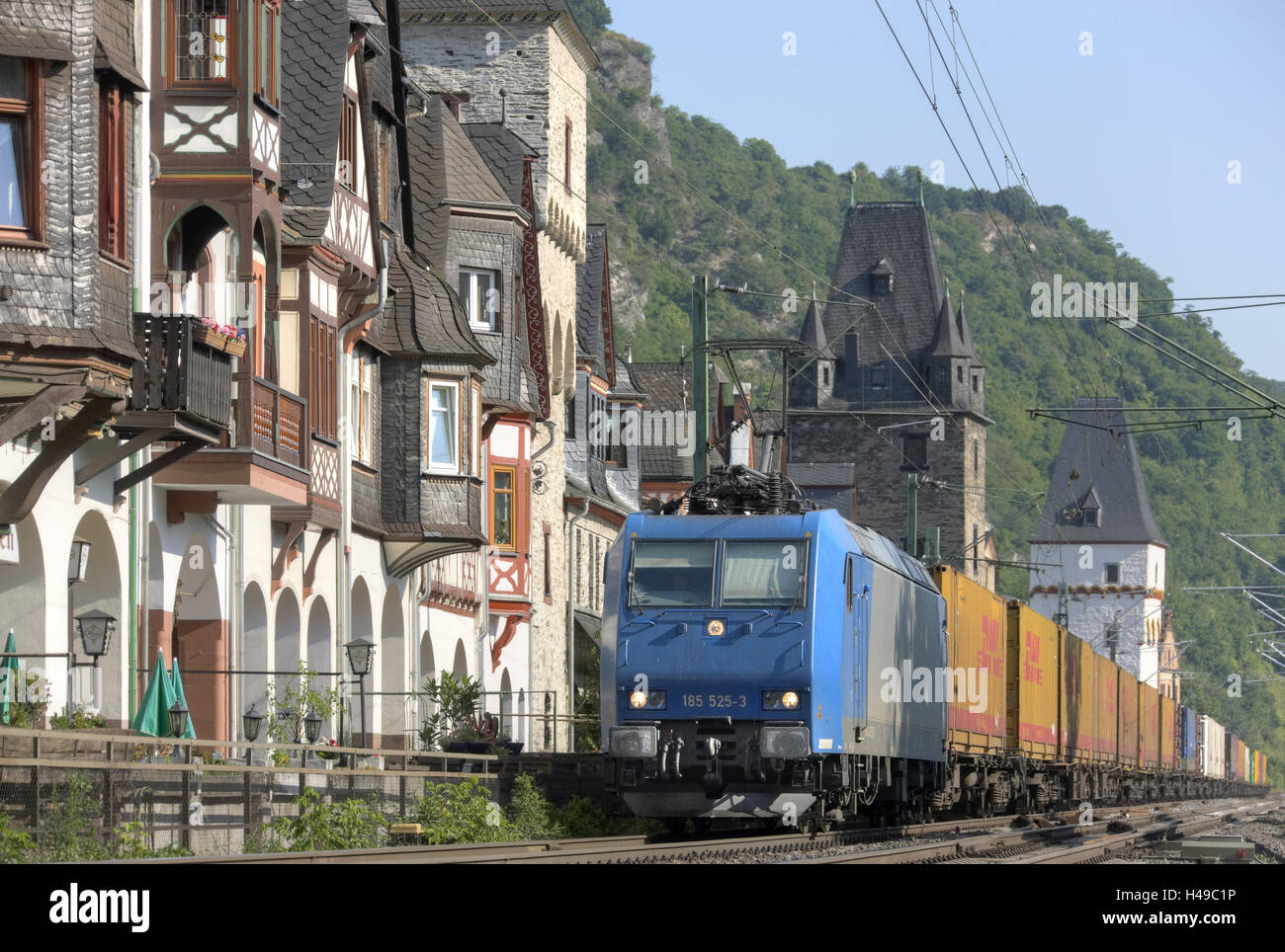In Germania, in Renania Palatinato, Bacharach, Reno, luogo, case, treno, Foto Stock