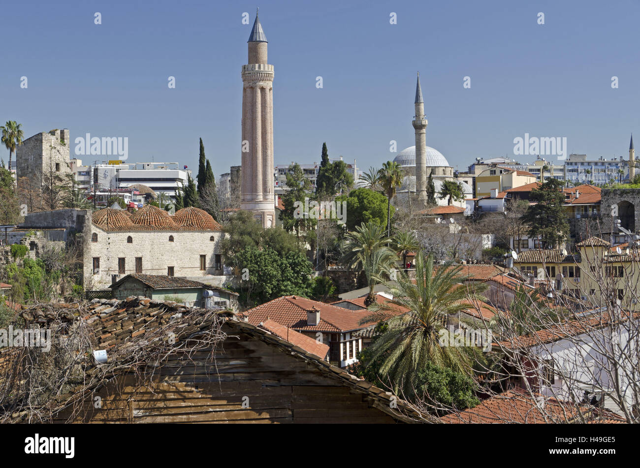 La Turchia, south coast, provincia di Antalya, Antalya, moschea Yivli, vista locale, edificio, moschee, minareto, torri, punti di riferimento, turismo, sole, Foto Stock