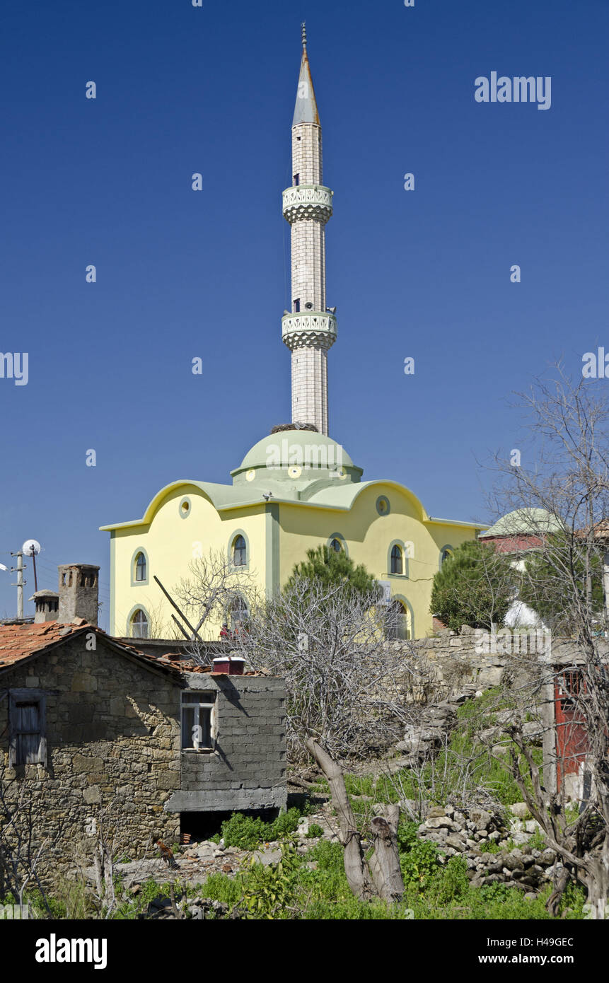 La Turchia, south coast, provincia di Antalya, villaggio 'Haciobasi', la moschea, minareto, vista locale, l'Islam, religione, fede, cielo blu, il sole, Foto Stock