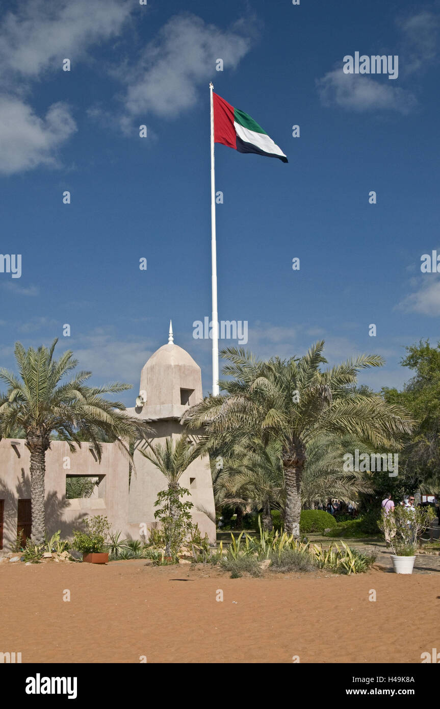 VAE, Abu Dhabi, frangiflutti e il Villaggio del Patrimonio culturale, la moschea, palme, Foto Stock