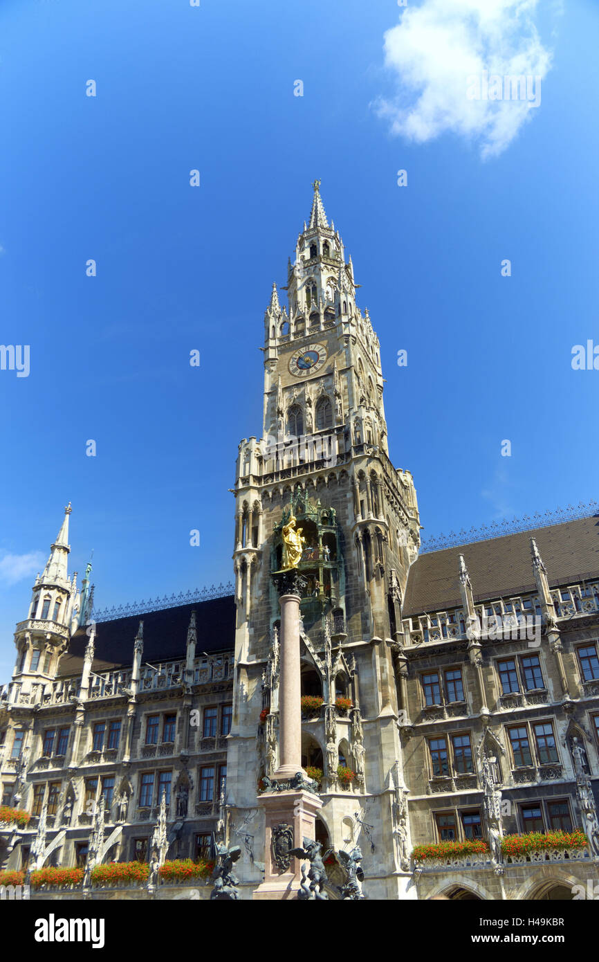 In Germania, in Baviera, Monaco di Baviera, municipio fuori, la costruzione, l'Europa, l'Europa, facciata, Marienplatz, tower, Alta Baviera, della torre del municipio, viaggi, pilastro, luogo di interesse, turismo, vacanze, estate, orologio, tempo, Foto Stock